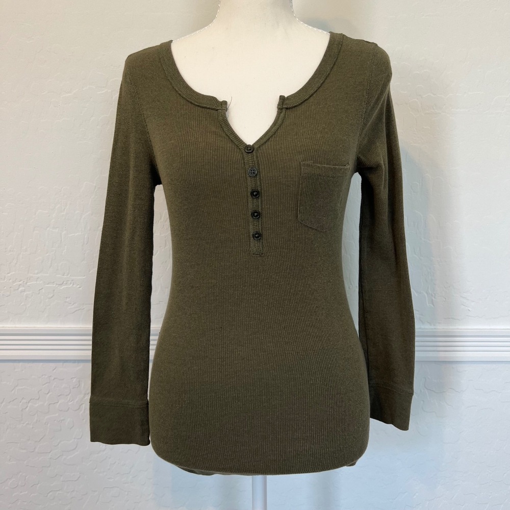 y2k green 3/4 sleeve fitted henley top